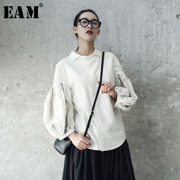 

eam] 2018 new spring summer lapel long lantern sleeve fold split joint white loose shirt women blouse fashion tide je82000s