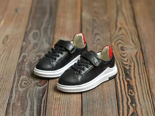 

2019 fashion kids flat shoes for boys and girls in white and black colors with good quality free shipping