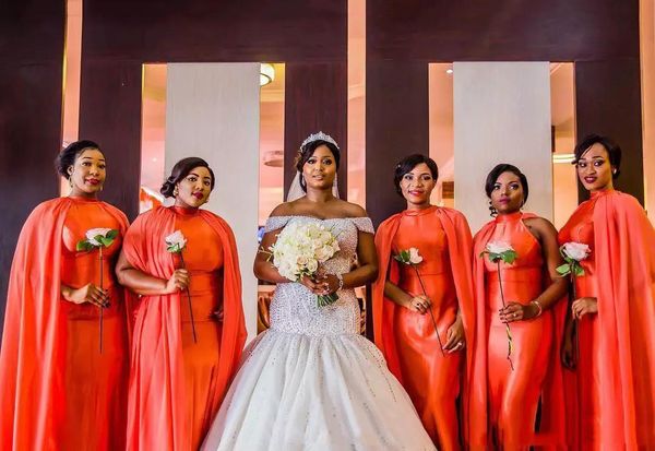 Einzigartiges Design Brautjungfernkleider für die Hochzeit Afrikanischer Cape-Stil Plus Size Trauzeugin Kleider Nach Maß Dubai Brautjungfernkleid2812