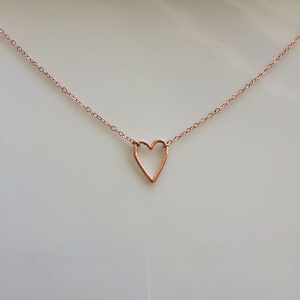 

30pcs gold/silver tiny hollow cutout line love heart-shape necklaces simple wire wrapped loving heart necklaces for couples jewelry