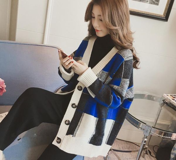 

send 2018 spring new korean medium length loose and comfortable thickened lattice v collar knitted coat cardigan sweater, White;black