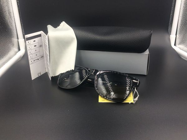

2017 new sunglasses fashion glasses for men and women in europe and the united states foreign trade, the wholesale factory direct sales, White;black