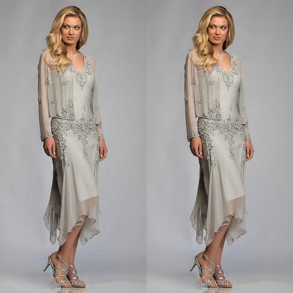 Eleganti abiti per la madre della sposa in chiffon grigio argento lunghezza tè con giacca adatta applicazioni in pizzo scollo a V profondo Abiti per la madre