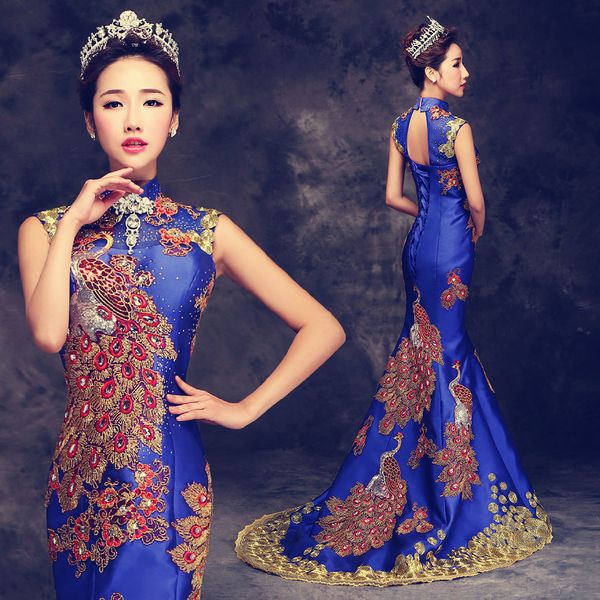 Luxuxblaues Rot gesticktes chinesisches Abend-Kleid herrliches langes Cheongsam Braut-Hochzeits-Qipao-Nixe-Wirt kleidet orientalisches Qi Pao an