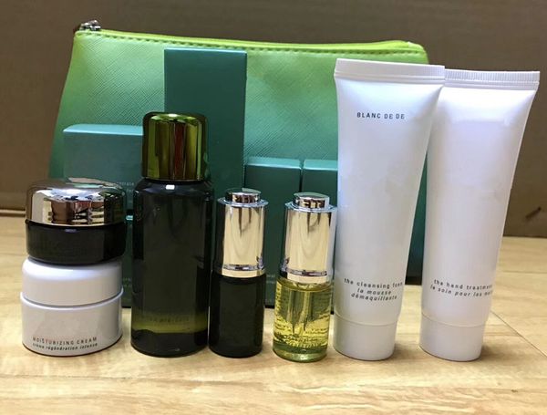 

New la 7pc lkit 7ml moi turizing cream 5ml eye concentrate 5ml eye erum 5ml renewal oil 30ml hand treatment 30ml toner 30mlclean ing foam