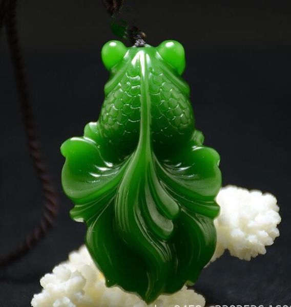 Neue natürliche Jade China grün weiß Jade Anhänger Halskette Amulett Glück Fisch Statue Sammlung Sommer Ornamente