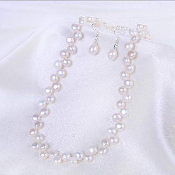 

pretty 6-7mm white freshwater cultured pearl necklace+earring set, Black