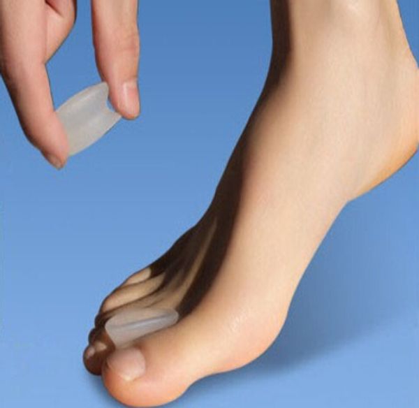 

moonbiffy 1pair silicone gel toe separator , toe straightener relief hallux valgus pain & friction pressure feet care