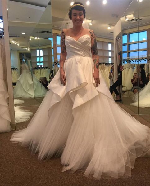 

sweetheart neck ball gown wedding dresses pleats ruffled satin tulle dubai luxurious bridal gowns princess plus size wedding gowns, White