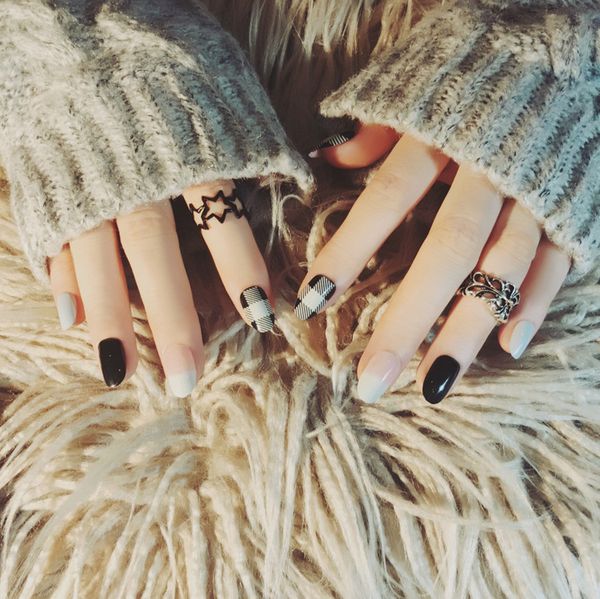 

24 pcs selling grid stripe fake nails patch full false nails art products in black and white short size normal, Red;gold