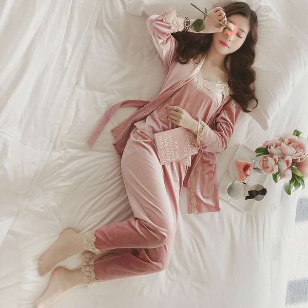 

lingerie in golden fleece lingerie a three-piece red lace residence suit with a long robe, Black;red