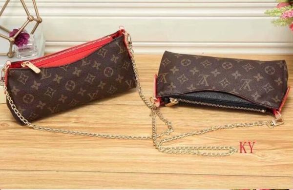 

2018 new Messenger bag fashion female bag shoulder portable retro chain bag purse
