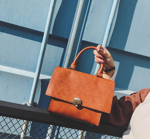

sales 2019 wholesales new flip vintage envelope briefcase simple female fashion trend shoulder bag