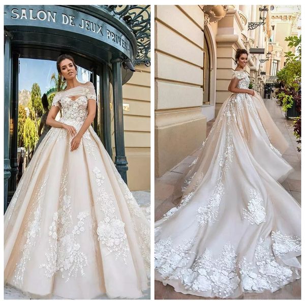 

2018 bateau short sleeves lace wedding dresses 3d floral applique cathedral train luxury beach bridal gowns plus size vestidos de mariee, White