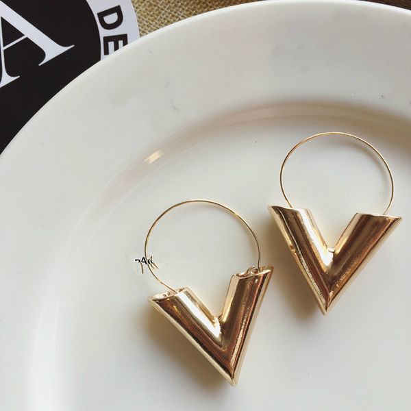 

2018 new fashion trend earrings brincos oorbellen simple metal wind letter v shape stud earrings for women gift, Golden;silver