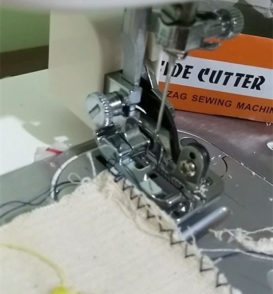 

cy-10 presser side cutter presser foot overlock feet for all low shank singer janome brother, Black