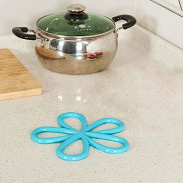 

1 piece plum-shaped pot holder pvc potholders doily trivet heat pad flame resistant round silicone heat mats pads