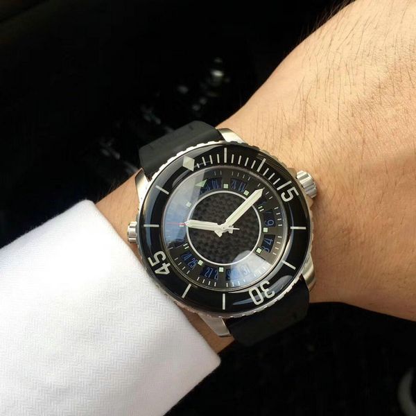 

Роскошные часы пятьдесят саженей 8215 машины керамический безель сапфир подлинная