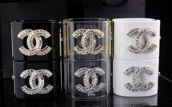

Factory price 2019 rivet double diamond cuff wide bracelet fa hion clear cry tal punk acrylic bracelet with box