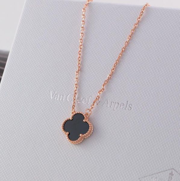 

2018 Pendant Necklace film movie jewelry four leaf clover round pendant retro jewelry silver bronze Sweater chain #03