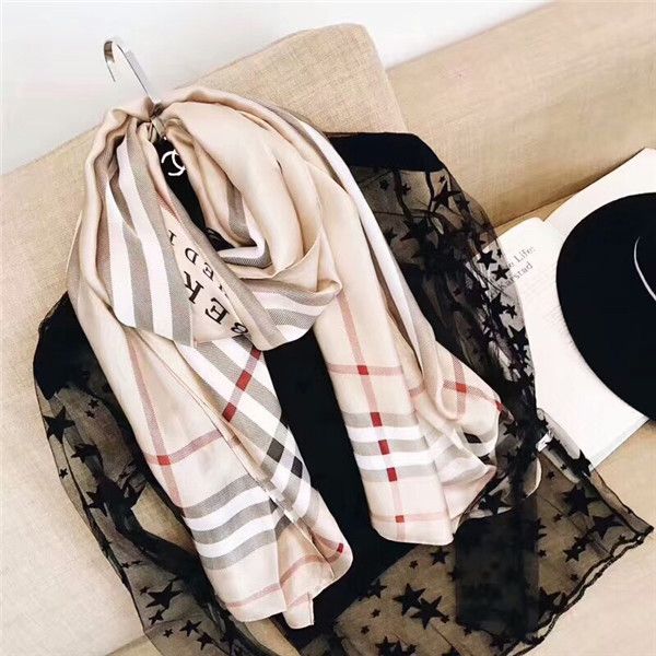 

The beautiful fashion design of the comfortable women's scarf shawl is the best gift for women in summer.