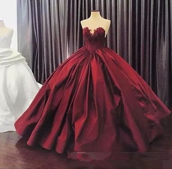 2018 Abiti Quinceanera economici Borgogna Abito da ballo Sweetheart Lace Up Lunghezza pavimento Abiti in maschera Applicazioni in raso Vintage Lungo Prom QQ10