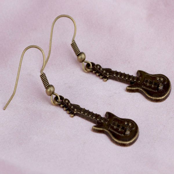 

горячие продажи сплава цинка древний серебряный бронзовый музыка гитара очарование кулон серьги творческий женщина ювелирные изделия хэллоуи, Silver