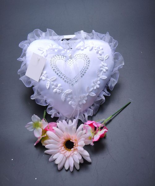 

2018 white new arrivals elegant rose wedding favors heart shaped design gift ring box pillow cushion 15cm18cm