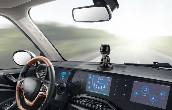 Grosshandel Automobil Auto Dekoration Kopfschutteln Figur Puppe Ornament Fur Batman Solarbetriebene Auto Interior Home Decor Zubehor Geschenk Von