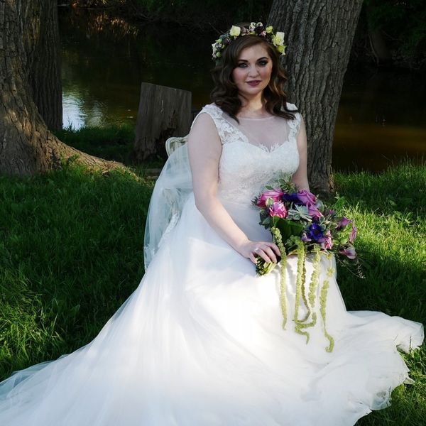 

plus size lace wedding dresses with sash sheer bateau neck bridal gowns a line sweep train tulle vestido de novia, White