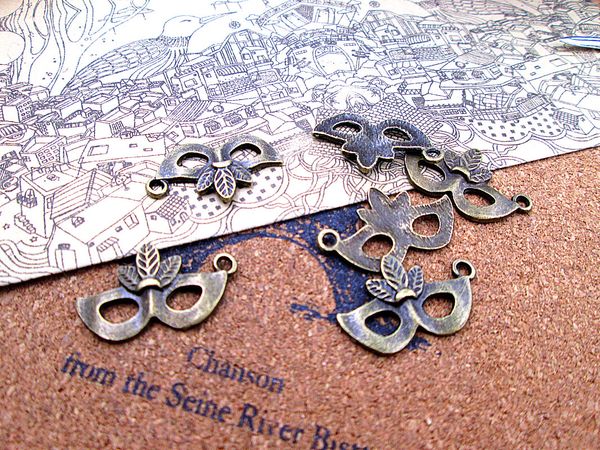 

90pcs--26x16mm antique bronze mask charms halloween face mask charms pendants, Bronze;silver