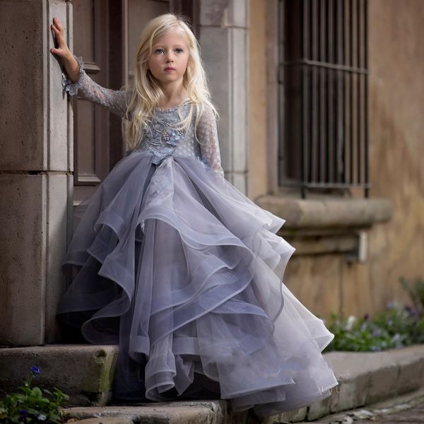 Nobles rückenfreies Ballkleid-Blumenmädchenkleid für die Hochzeit, perlenbesetztes Kleinkind-Festzugskleid mit langen Ärmeln, Tüll, 3D-Applikationen für Kinder-Abschlussballkleid
