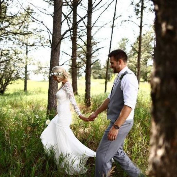 

2017 Lace Bohemian Wedding Dresses Open Back Vintage Spring Autumn Long Sleeves Bridal Gowns Appliques Court Train Beach Dress