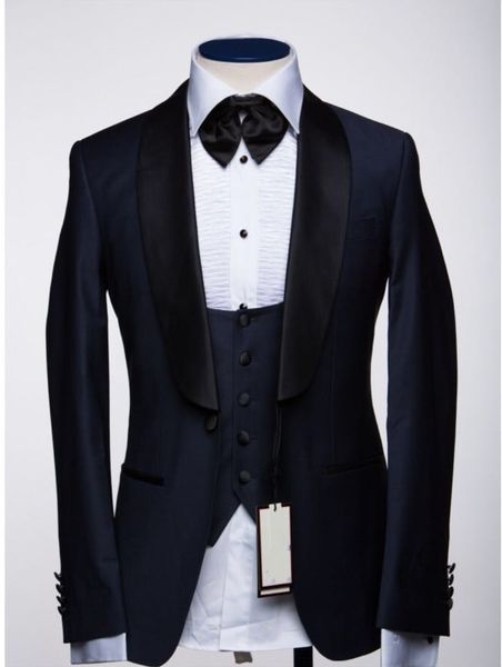 Сшитое Groomsmen Темно-синий Groom Tuxedos шаль черный отворот Мужские костюмы Свадебные шафером жениха (куртка + брюки + жилет + Bow Tie) L31