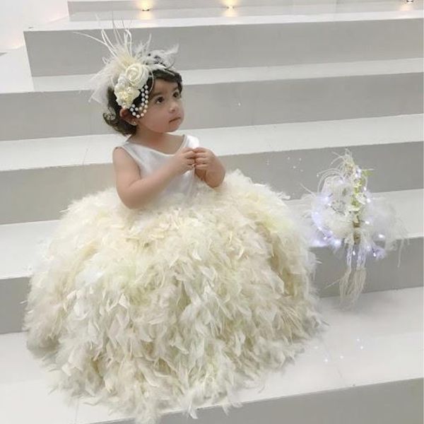 Çarpıcı Fildişi Tüy Pageant Elbise Jewel Boyun Kolsuz Balo Çiçek Kız Elbise Güzel Toddler Vaftiz Elbise vestidos de ninas