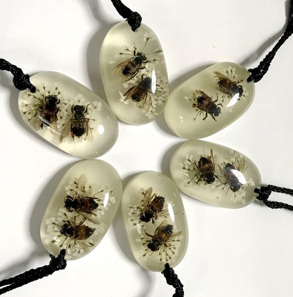 

yqtdmy 12 pcs vogue chic bee shape cool pendant, Silver