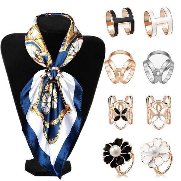 

funique brooches lnrrabc romantic exquisite crystal camellia imitation pearl scarf buckle tricyclic brooches trendy zinc alloy, Gray