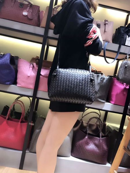 

2018 women handmade material crochet handbag classic genuine leather soft sheep skin leather handbag 2 zipper fashion simple kintting bag vb