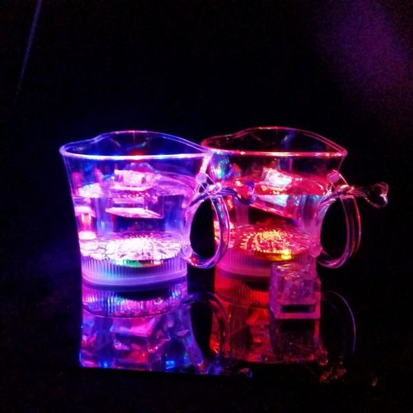 Clear LED Light Up Cup Love Bicchiere da vino a forma di cuore Glowing In The Dark Water Induction Mug Fashion 5 5jc BB