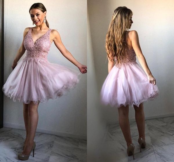 Abiti da homecoming in pizzo tulle rosa sporco con scollo a V e spalline trasparenti al ginocchio, abiti corti da ballo gonfi su misura