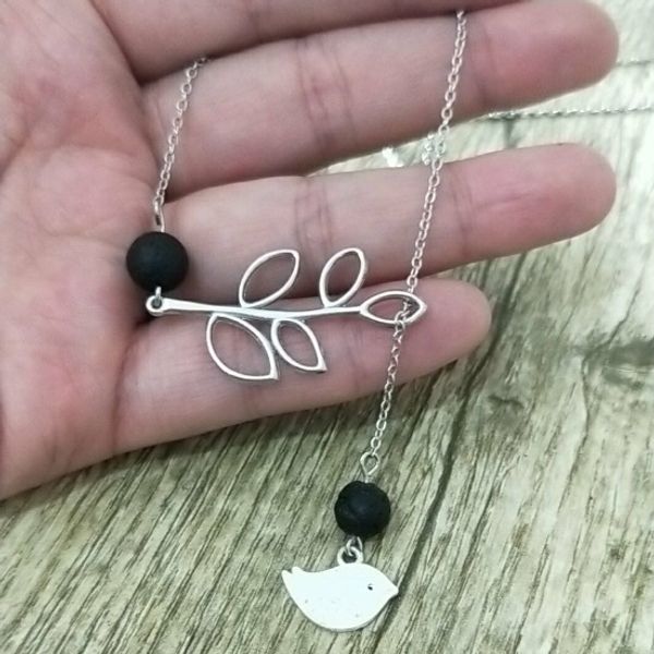 Collana con pietra lavica per uccelli foglia di moda Collana con diffusore di oli essenziali per aromaterapia di roccia vulcanica per gioielli da donna