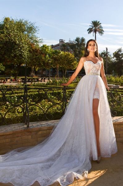 Abiti da sposa sexy in pizzo con guaina con applicazioni di strascico staccabili Cinghie senza spalline Mini abito da sposa corto senza schienale Abiti da sposa