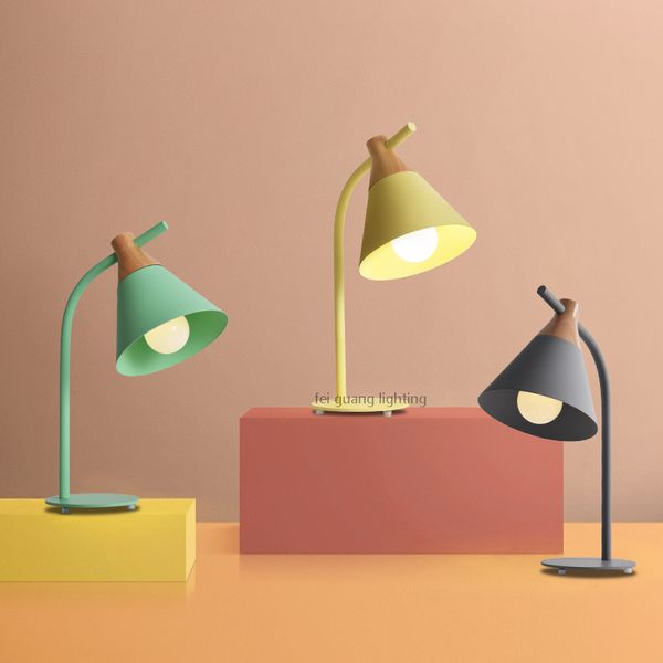 Grosshandel Nordische Moderne Unbedeutende Schlafzimmerstudien Nachttischmode Kreative Ausgangsraumpersonlichkeit Macaron Dekorative Tischlampe Von