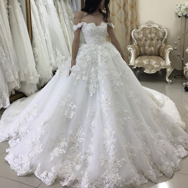 Abiti da sposa arabi con applicazioni in pizzo Perle Perline Abito da ballo con spalle scoperte Abito da sposa in tulle Abito da sposa romantico con strascico soffice