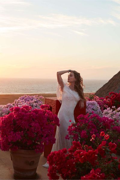 

2018 elegant off shoulder ivory lace appliques mermaid wedding dresses sweep train plus size beach brodal gowns country wedding dresses, White
