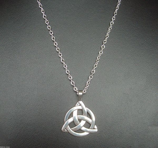 

горячий продавать antique silver triangle узел шарм подвеска 45см крест ожерелья цепи моды творчества женские ювелирные изделия праздничные