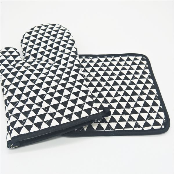 

черная треугольная кухонная утепленная нескользящая перчатка с утепленной подушкой 18 * 30см