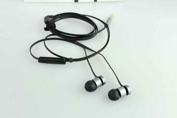 

2018 headphones in-ear earphones with mic sports headsets with retail box fast dhl