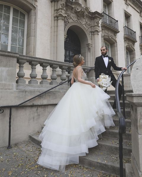 

2018 new lace wedding dresses ball gown scoop neck tiered tulle beads crystals applique sweep train wedding dress bridal gowns custom made, White