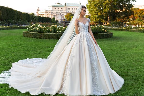 

великолепные кружева бальное платье свадебные платья из бисера sheer бато шеи плюс размер аппликация свадебные платья кнопки назад собор ves, White